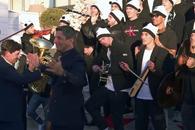 Imagini memorabile cu „dirijorul” Răzvan Lucescu: „Adu-i pe toți aici!” » Antrenorul lui PAOK e actor principal într-o filmare inedită