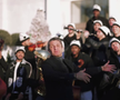 Imagini memorabile cu „dirijorul” Răzvan Lucescu: „Adu-i pe toți aici!” » Antrenorul lui PAOK e actor principal într-o filmare inedită