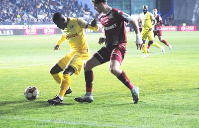 Clubul din Liga 1 face implozie! Mutu ar putea prelua banca tehnică, după o înfruntare între două tabere: galeria acuză jucătorii că l-au lucrat pe actualul antrenor