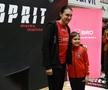 Cei mici au făcut și poze cu Cristina Neagu FOTO Cristi Preda
