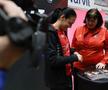 Cristina Neagu și Luminița Huțupan Dinu la semnat de autografe FOTO Cristi Preda