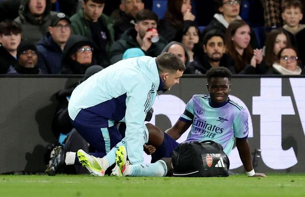 Lovitură dură pentru „tunari” în duelul cu Liverpool. Out până-n martie?!