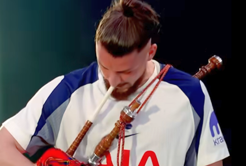 Radu Drăgușin a cântat la cimpoi în fața colegilor de la Tottenham