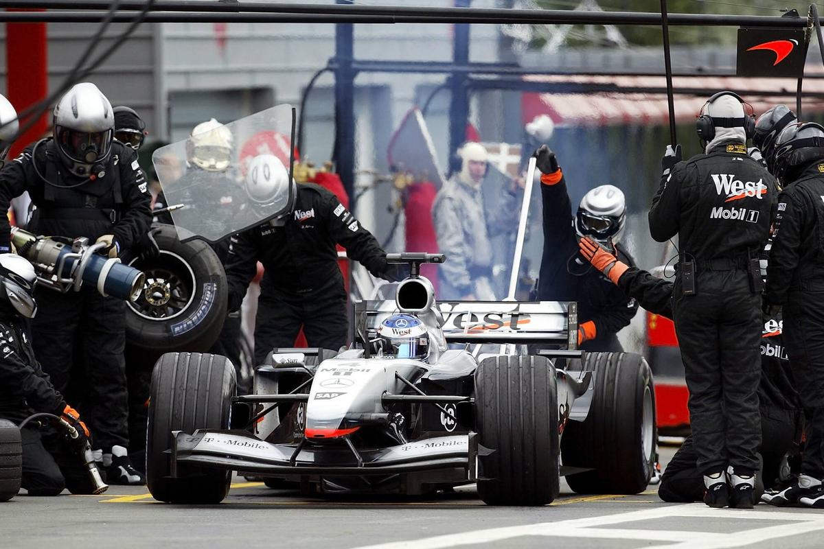 Monopostul McLaren MP4-17A din sezonul 2002 de Formula 1. Foto: Imago