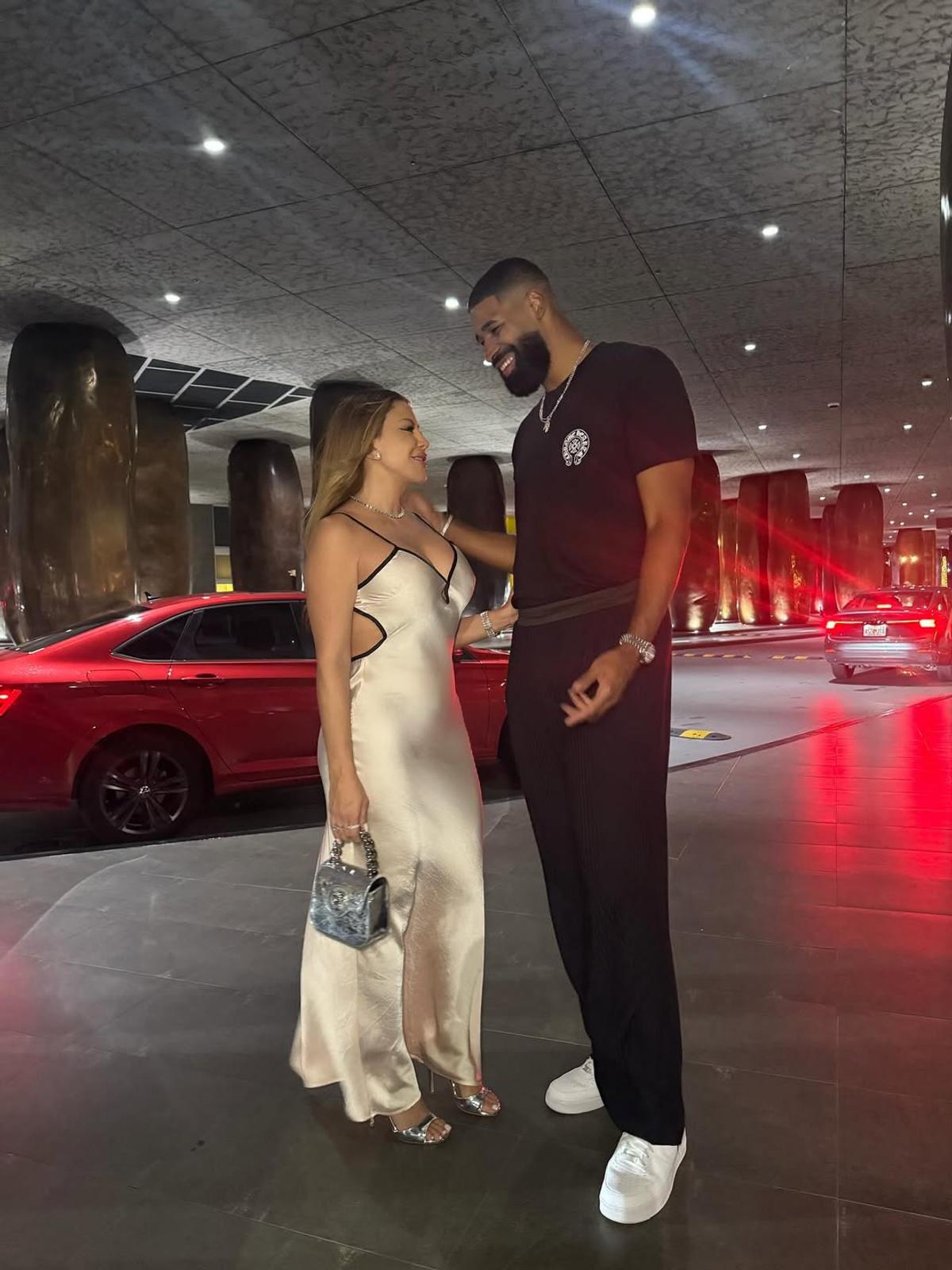 Fosta soție a legendei din NBA șochează din nou! A apărut la eveniment fără lenjerie intimă și cu un iubit mai tânăr cu 20 de ani