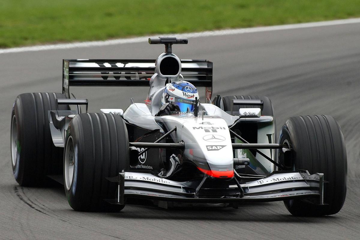 Monopostul McLaren MP4-17A din sezonul 2002 de Formula 1. Foto: Imago