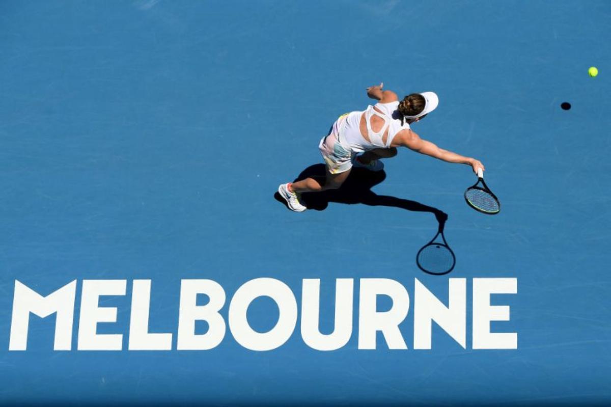 SIMONA HALEP LA AUSTRALIAN OPEN // FOTO Selfie-ul zilei: Halep s-a pozat cu Toni Iuruc după victoria cu Yulia Putintseva