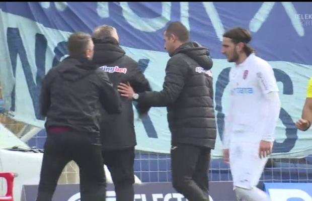 CFR CLUJ - EMELEC 3-2 // VIDEO Dan Petrescu a vrut să scoată echipa de pe teren: „Aveam dubii cu arbitrii, să nu facă ce făceau în alte cantonamente”