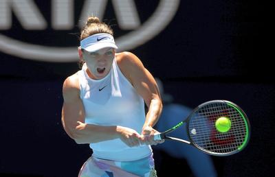 SIMONA HALEP LA AUSTRALIAN OPEN // FOTO Selfie-ul zilei: Halep s-a pozat cu Toni Iuruc după victoria cu Yulia Putintseva