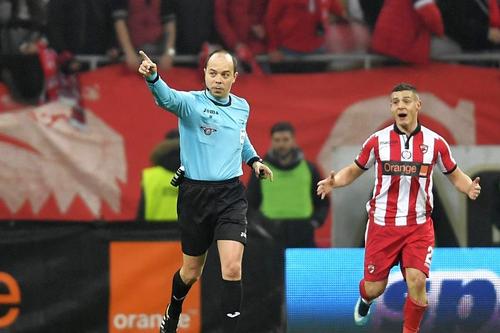 Marius Avram, într-un Derby de România / Sursă foto: Imago Images