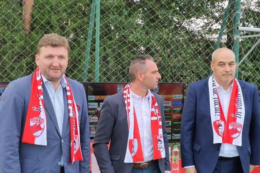 Dorin Șerdean (în stânga) e acuzat din nou de suporteri