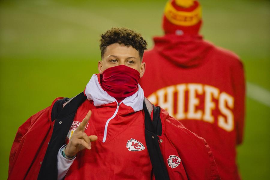 Patrick Mahomes II (25 de ani) FOTO IMAGO SUPER BOWL 2021. Tot ce trebuie să știi despre Super Bowl LV » Cine va cânta la pauza meciului + Două premiere istorice și un record negativ