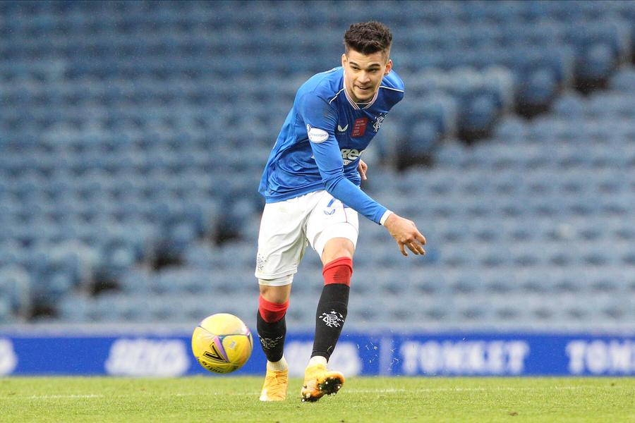 4 goluri și 11 pase de gol a marcat Ianis Hagi pentru Rangers în sezonul 2020/21 Pleacă Ianis Hagi de la Rangers? Noul transfer al scoțienilor îl poate scoate din primul „11”