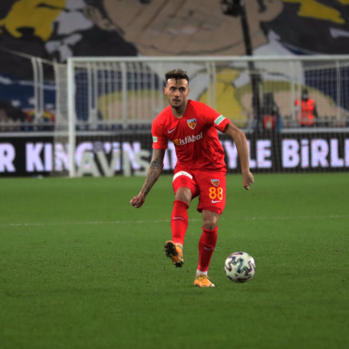 FOTO. Fenerbahce - Kayserispor 3-0 » Echipa lui Dan Petrescu, spulberată la Istanbul! Săpunaru a fost integralist