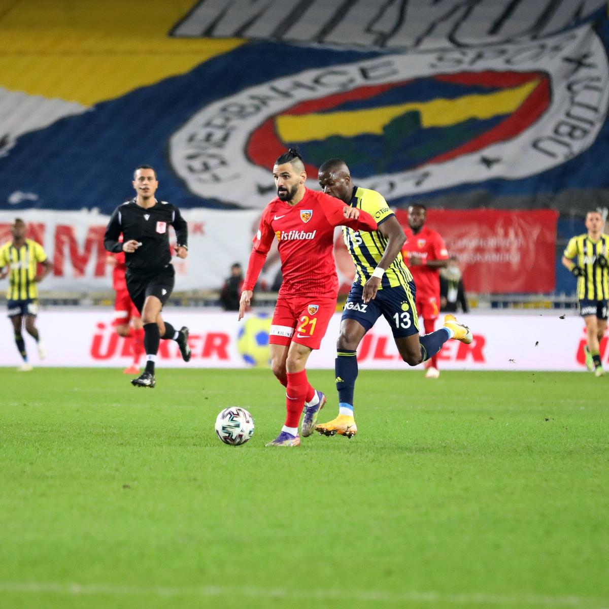 FOTO. Fenerbahce - Kayserispor 3-0 » Echipa lui Dan Petrescu, spulberată la Istanbul! Săpunaru a fost integralist