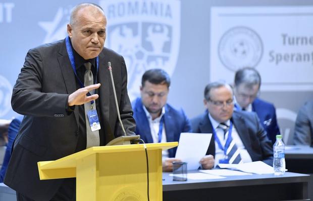 FCU Craiova a sunat la FRF: „Spuneți-i arbitrului să fie atent!” » Răspunsul primit de olteni