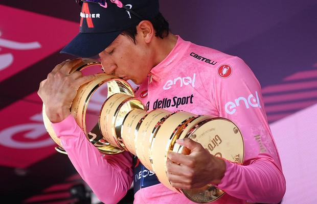 Egan Bernal, mare favorit la Turul Franței 2022, a suferit o accidentare terifiantă: multiple operații pentru fracturi și plâmâni afectați