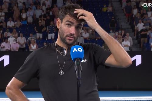 Matteo Berrettini (25 de ani, 7 ATP) a avut un moment controversat după victoria din „sferturi” cu Gael Monfils (35 de ani, 20 ATP), scor 6-4, 6-4, 3-6, 3-6, 6-2.