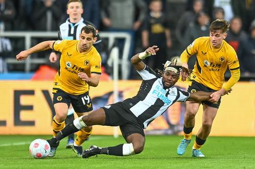 Johnny Otto în duel cu Allan Saint-Maximin / Foto: Imago