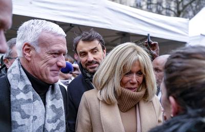Dialog amuzant între Deschamps și Prima Doamnă a Franței: „Didier, de ce nu-l iei în echipă pe Ito?”. Selecționerul: „Pentru că e japonez!”