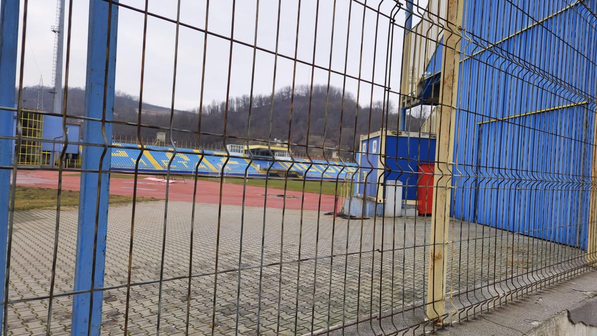 Prăpăd! Clubul nu mai poate intra pe stadionul din România care găzduia meciuri de Europa League acum 15 ani: „Nu-i lasă să joace”