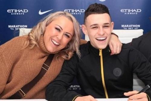 Phil Foden alături de mama sa, Claire Rowlands / Sursă foto: Instagram @philfoden