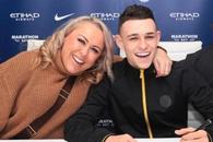 Scene incredibile în prim plan cu mama unui superstar de la Manchester City » S-a îmbătat și s-a luat la ceartă cu forțele de ordine: „Duceți-vă dracu'! Sunt un animal când beau!”