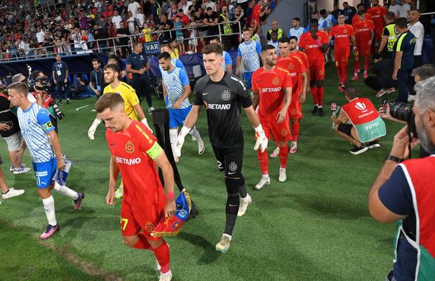 Cine arbitrează Universitatea Craiova - FCSB » A provocat scandal imens cu deciziile sale la un meci al roș-albaștrilor din acest sezon