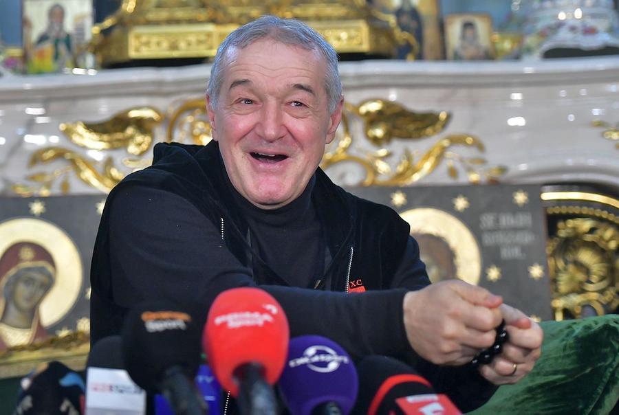 Gigi Becali Nu vă rupeţi carnetele!