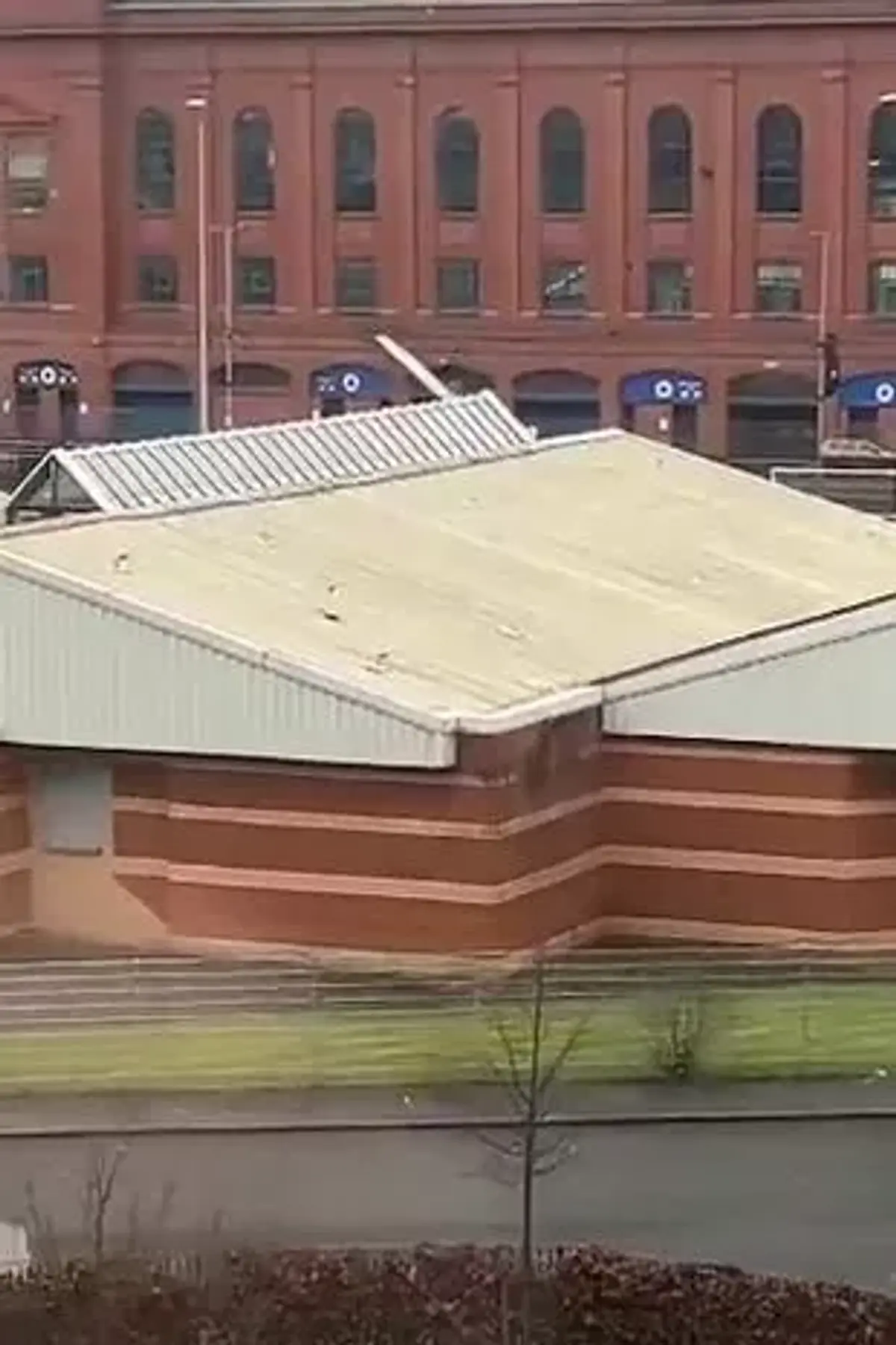 Furtuna secolului face ravagii » Pagube serioase la arenele din Glasgow: au fost smulse de vânt! Ce se întâmplă cu meciul lui Ianis Hagi