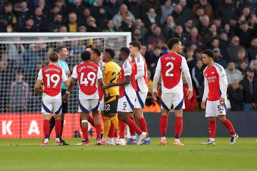 Myles Lewis-Skelly (18 ani) fundașul stânga de la Arsenal, a primit un cartonaș roșu în meciul cu Wolves care i-a șocat pe experții din Premier League/ foto Guliver/GettyImages