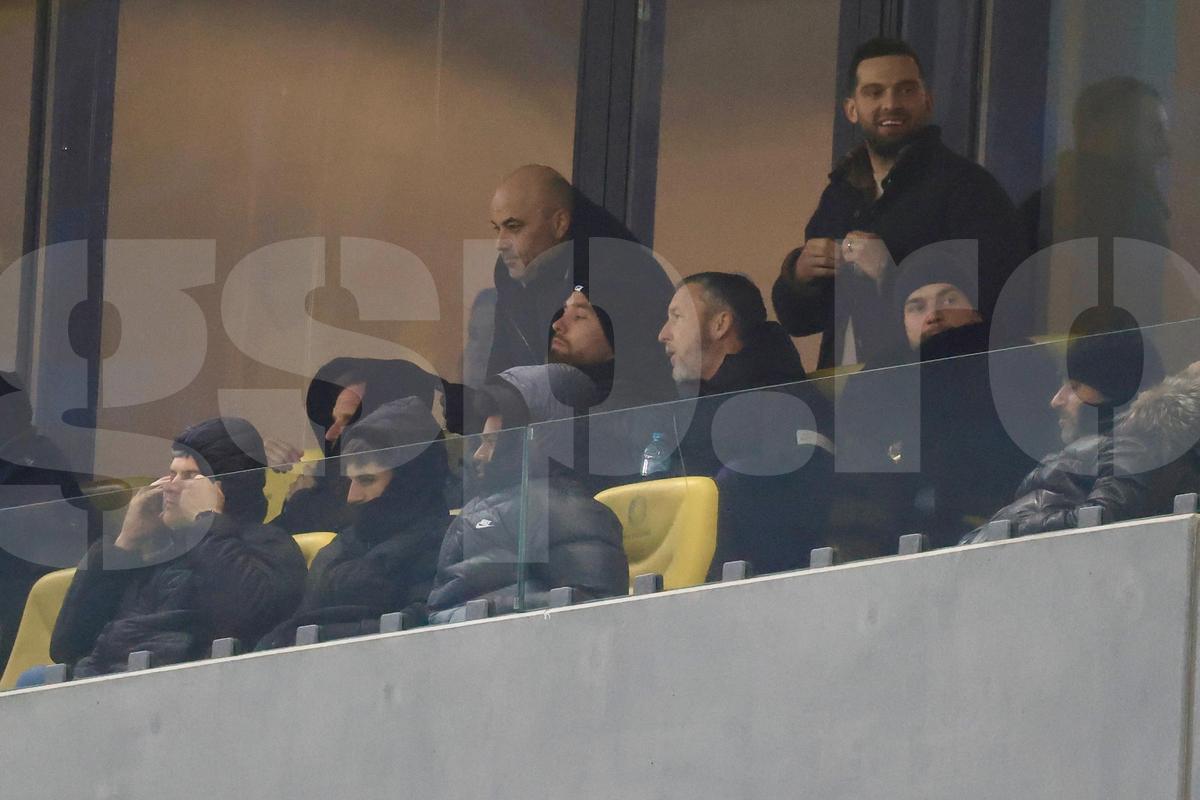 Mihai Stoica a fost sunat de Gigi Becali în timpul meciului, apoi a intrat în lojă