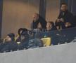 Mihai Stoica a fost sunat de Gigi Becali în timpul meciului, apoi a intrat în lojă