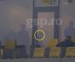 Mihai Stoica a fost sunat de Gigi Becali în timpul meciului, apoi a intrat în lojă
