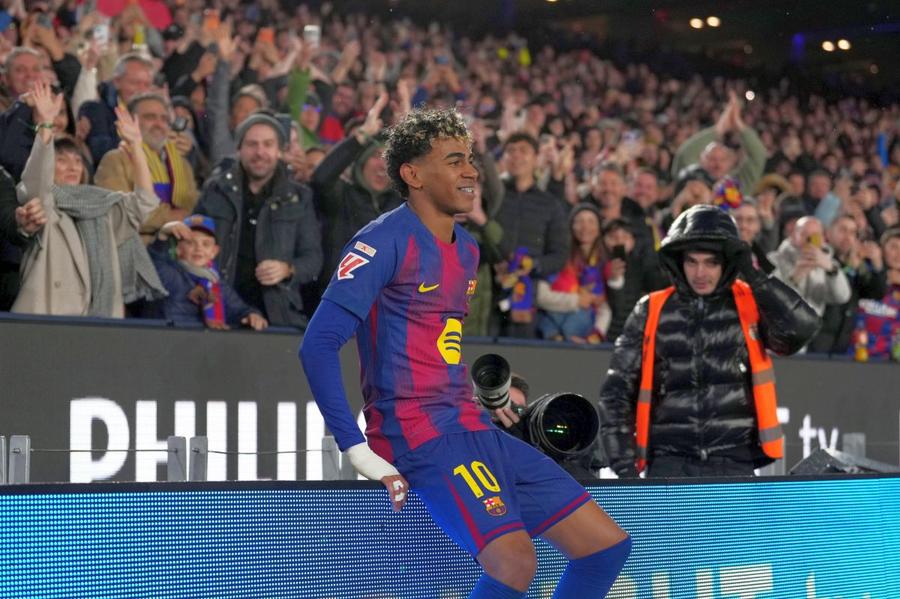 Lamine Yamal, în Barcelona - Oviedo // FOTO: Getty Images Pact făcut de Lamine Yamal cu Neymar » Ce au stabilit să facă dacă finala Mondialului va fi Spania - Brazilia!