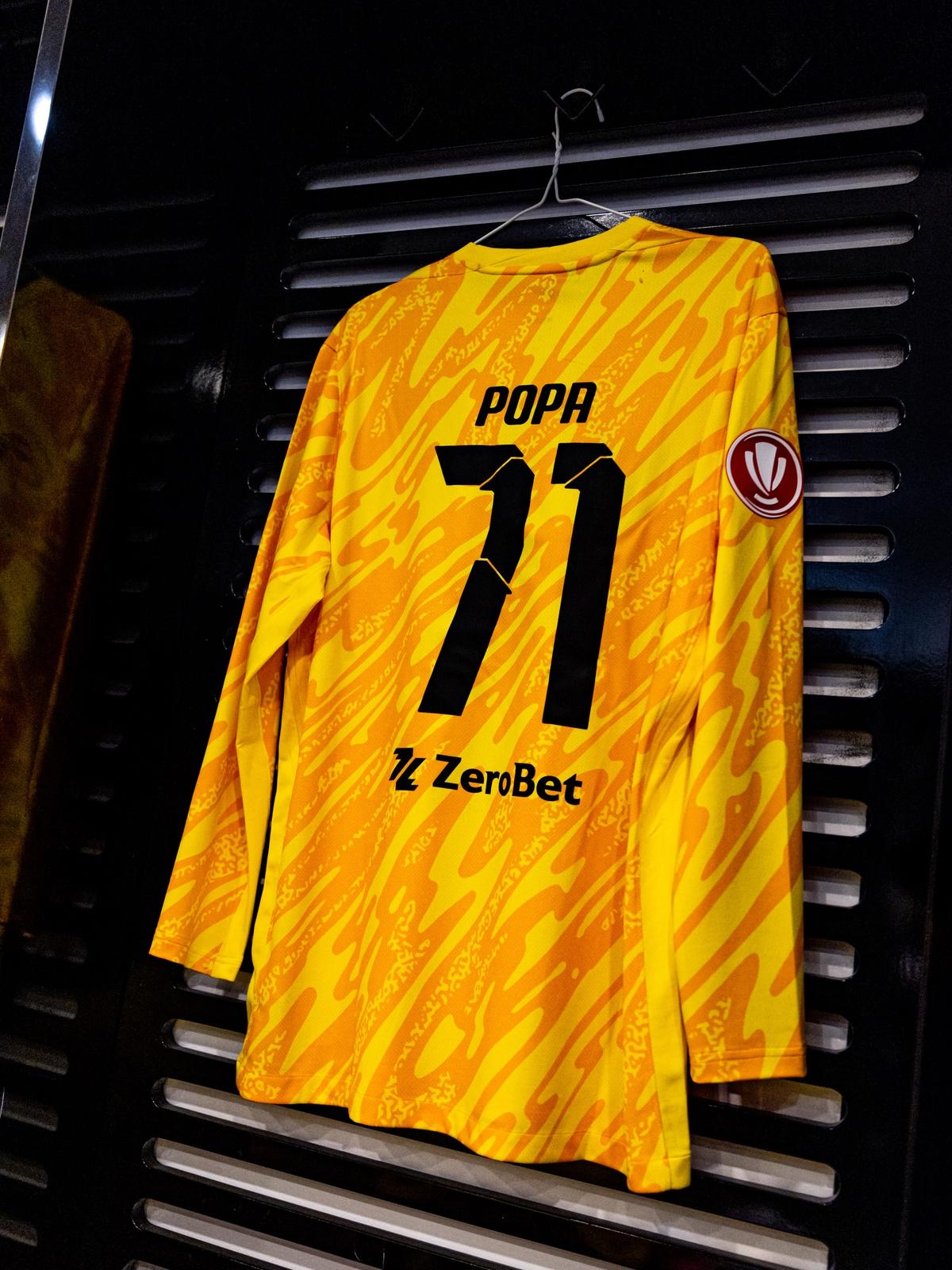 Discreție totală: noul sponsor a apărut în premieră pe echipament, la FCSB - CFR Cluj