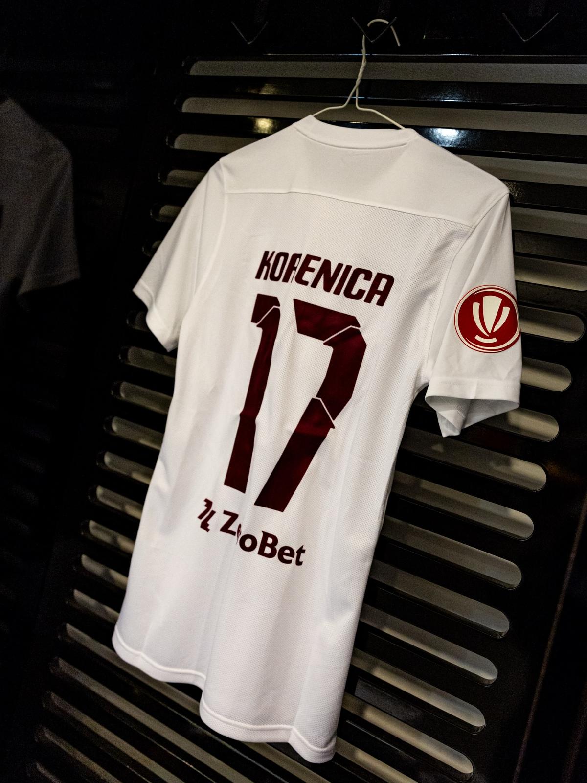 Discreție totală: noul sponsor a apărut în premieră pe echipament, la FCSB - CFR Cluj