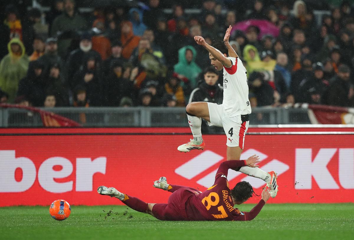 AS Roma - AC Milan 1-1 » Rezultat excelent pentru Cristi Chivu, care se desprinde în fruntea clasamentului din Serie A
