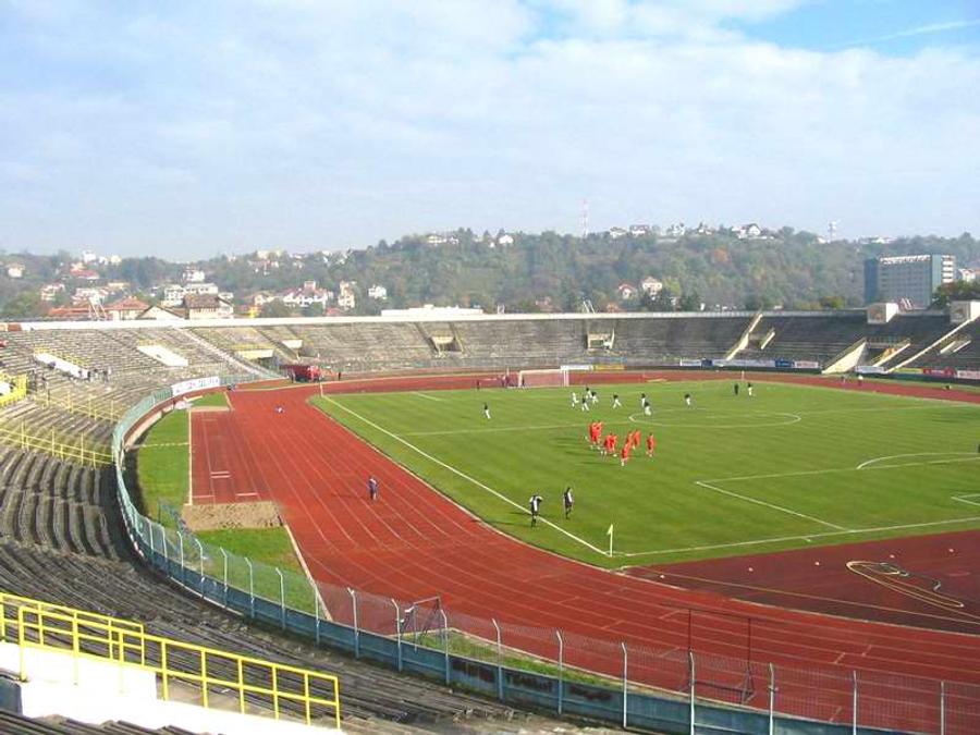 Ștefan Kovacs a jucat și a antrenat pe vechiul stadion al Universității Cluj, club la care l-au prins și primele luni în calitate de agent secret al Securității, începând din toamna lui 1955 Stupoare în arhivele Securității: marele Ștefan Kovacs a fost agentul secret „Vasile Munteanu” + „Este un tovarăș atașat colaborării”