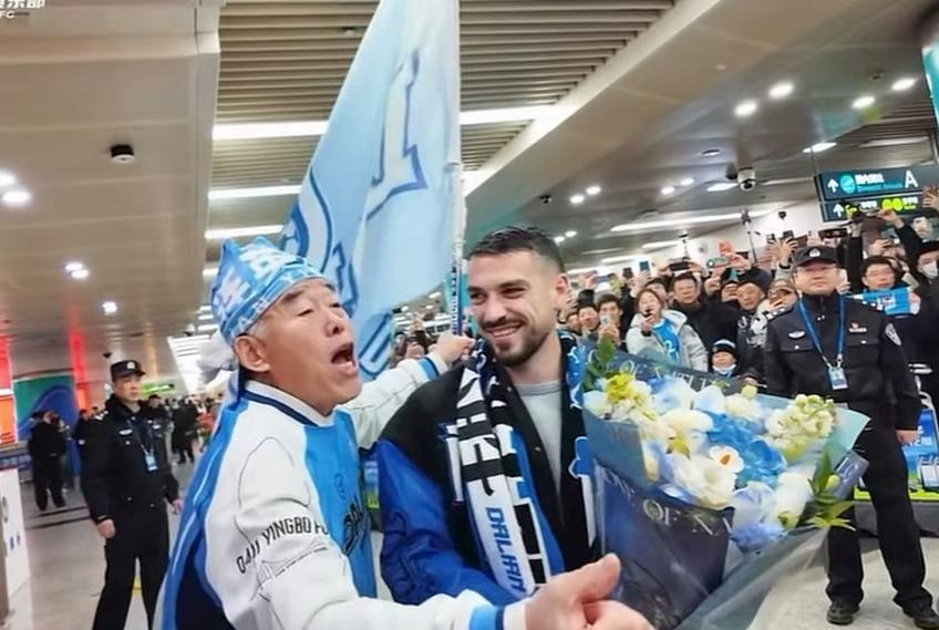 Nicolae Stanciu, primit ca un rege la Dalian Yingbo // FOTO: Instagram