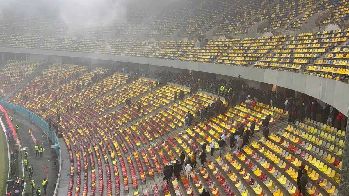 Peluza Nord FCSB fierbe! » Cine a intervenit și i-a oprit pe ultrași să nu le vandalizeze mașinile jucătorilor: „Vă credeți vedete. Prea multă aroganță”