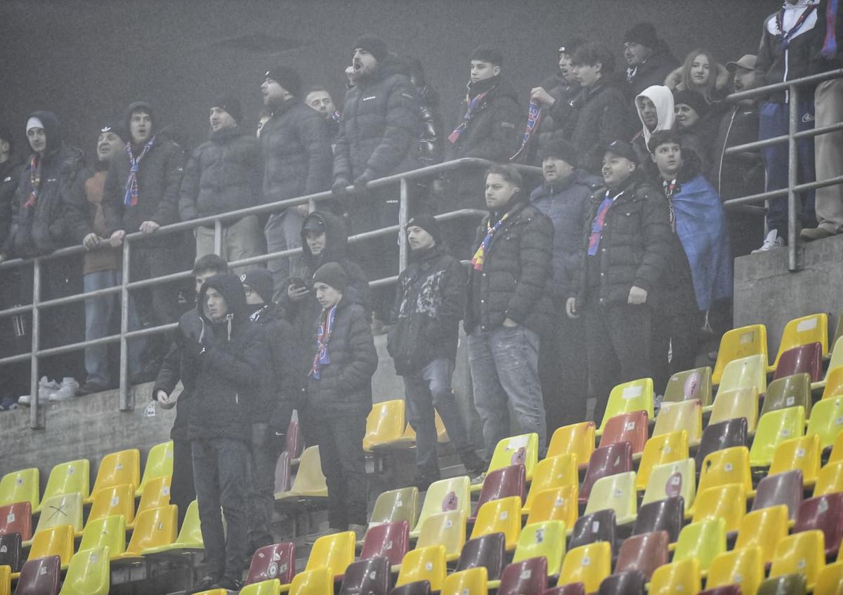 Peluza Nord FCSB fierbe! » Cine a intervenit și i-a oprit pe ultrași să nu le vandalizeze mașinile jucătorilor: „Vă credeți vedete. Prea multă aroganță”