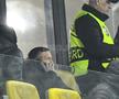 Mihai Stoica a fost sunat de Gigi Becali în timpul meciului, apoi a intrat în lojă
