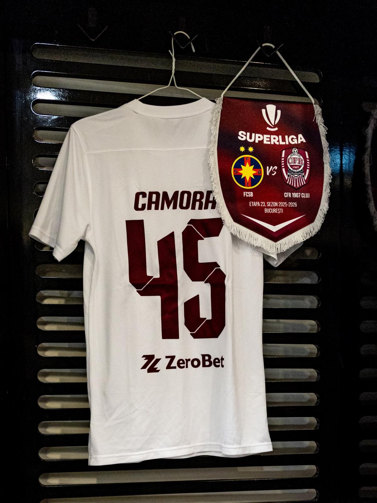 Discreție totală: noul sponsor a apărut în premieră pe echipament, la FCSB - CFR Cluj