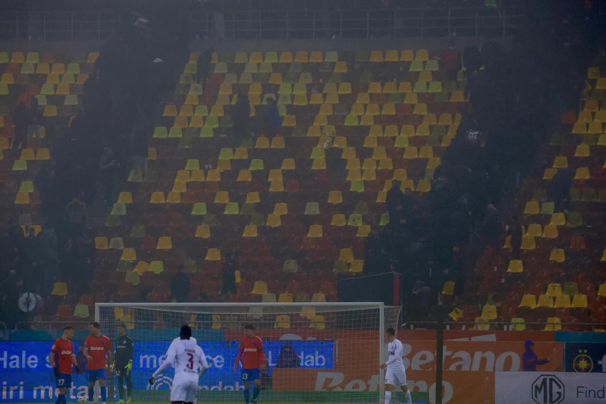 Peluza Nord FCSB fierbe! » Cine a intervenit și i-a oprit pe ultrași să nu le vandalizeze mașinile jucătorilor: „Vă credeți vedete. Prea multă aroganță”