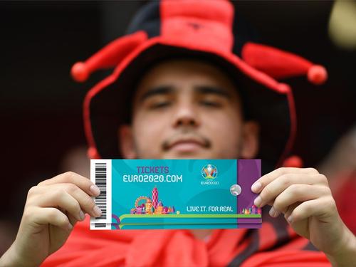 UEFA exclude o nouă amânare sau anularea Euro 2020 şi ia în calcul posibilitatea ca suporterii străini să asiste la meciuri, potrivit consilierului medical Daniel Koch.