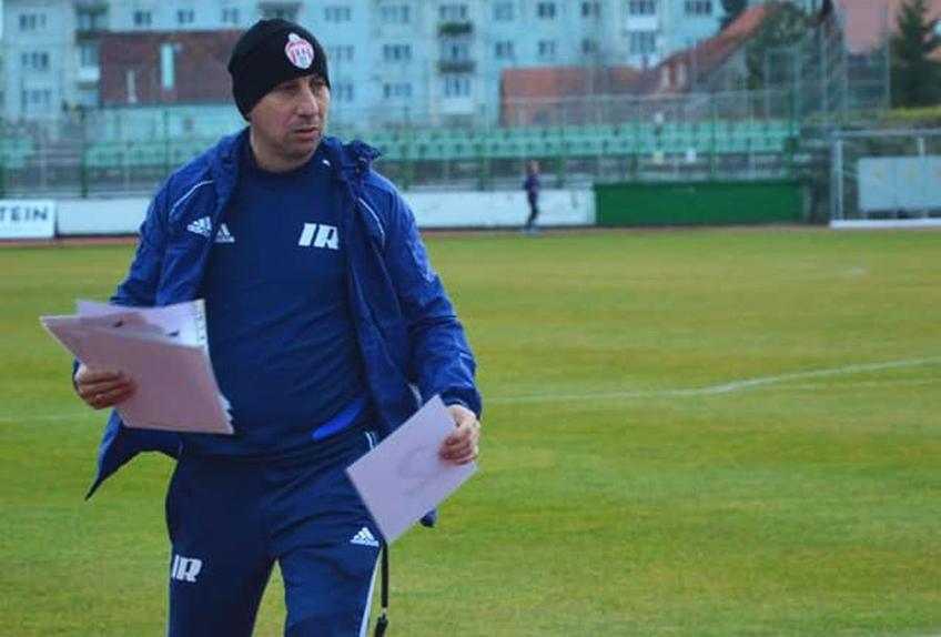 La 47 de ani, Robert Ilyes nu e doar secundul lui Leo Grozavu la Sepsi. Mai evoluează din când în când pentru echipa a doua a clubului în Liga a 3-a, reușind chiar să înscrie în acest sezon.