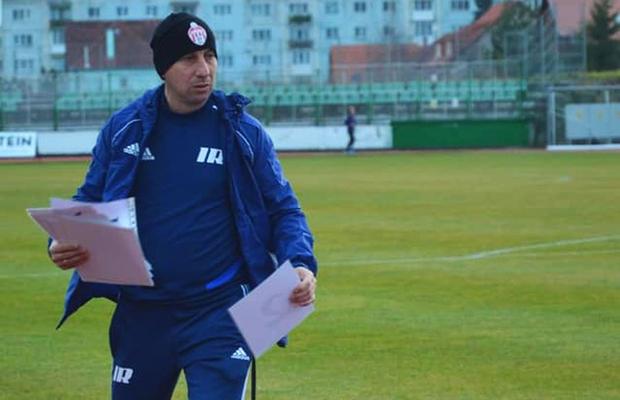 EXCLUSIV VIDEO Robert Ilyes, antrenor-jucător la 47 de ani: „Ne doare când auzim scandări xenofobe! Trăim în România, muncim și plătim impozite aici!” + povești savuroase cu George Copos