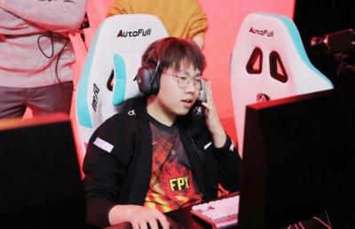 Mafia pariurilor a intrat și în eSports » Un gamer s-a predat autorităților, după ce a fost forțat să trucheze meciuri