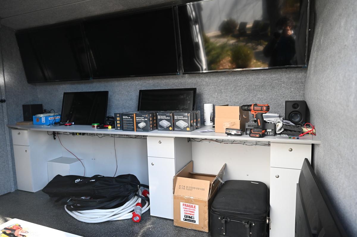 Au mai rămas 4 luni până la primul meci cu VAR din România » Poftiți în Mercedes! GSP a vizitat astăzi studioul unde vor fi analizate fazele